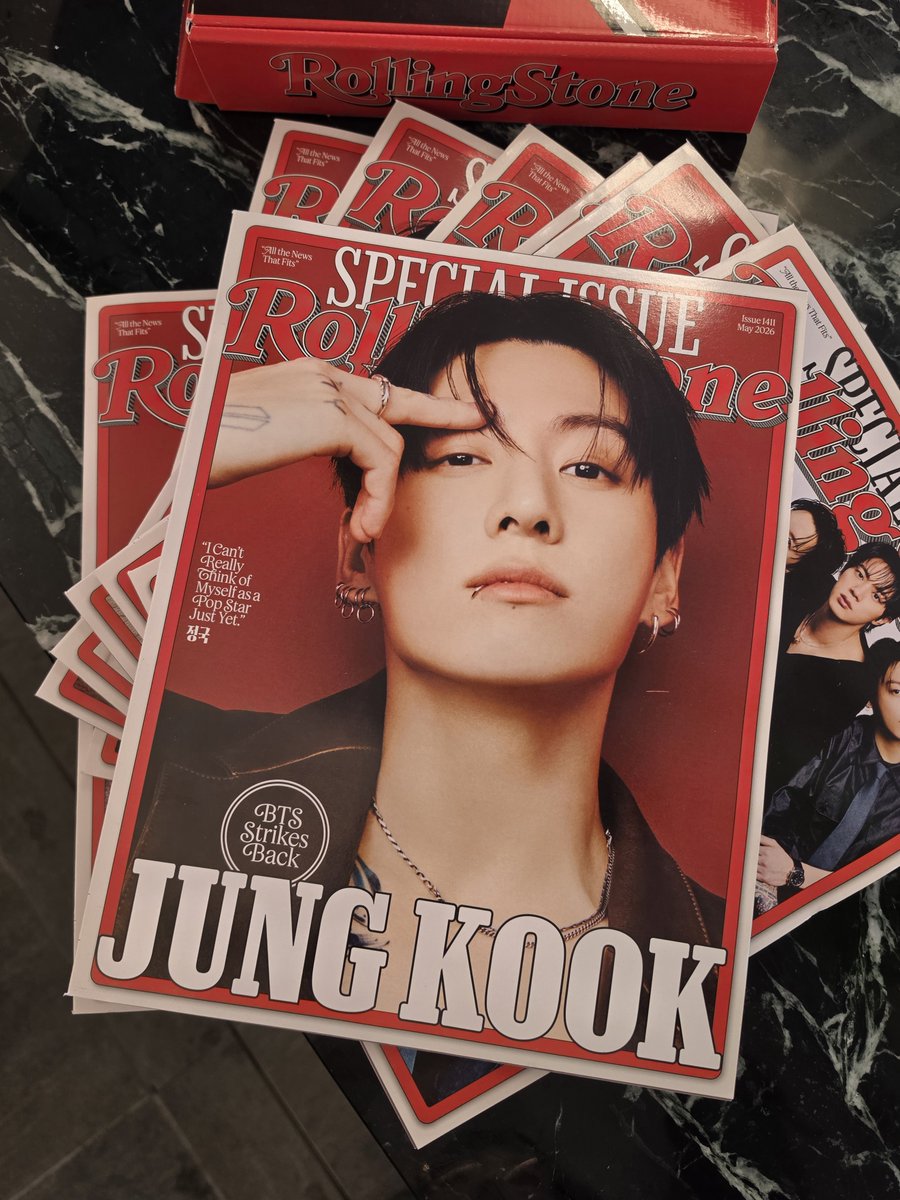 episode0713's tweet photo. BTS Collectors Edition Box Set by Rolling Stone
> 그룹 커버 1권과 멤버별 커버 7권으로 구성된 총 8권 세트

심층 프로필과 멤버별 인터뷰 &amp; 독점 화보 특별 패키지 박스 "한정 수량 판매 중"

https://t.co/1PVbigqVAx #bts #rollingstone

#bts #RollingStone https://t.co/hQXOd3yYpf