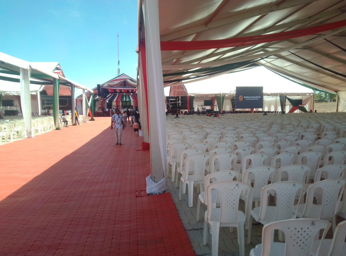 Morwaru's tweet photo. Ruto mi nimeshindwa kukutetea Sasaππ
Gathering innocent hustling youths for RPL graduation only for the event to be postponed for the third time ππ
No water no lunch no compensation justπππΆπΆ
#RPLSuccess #GoKdelivers #NYOTA https://t.co/nhW5A1cFpc