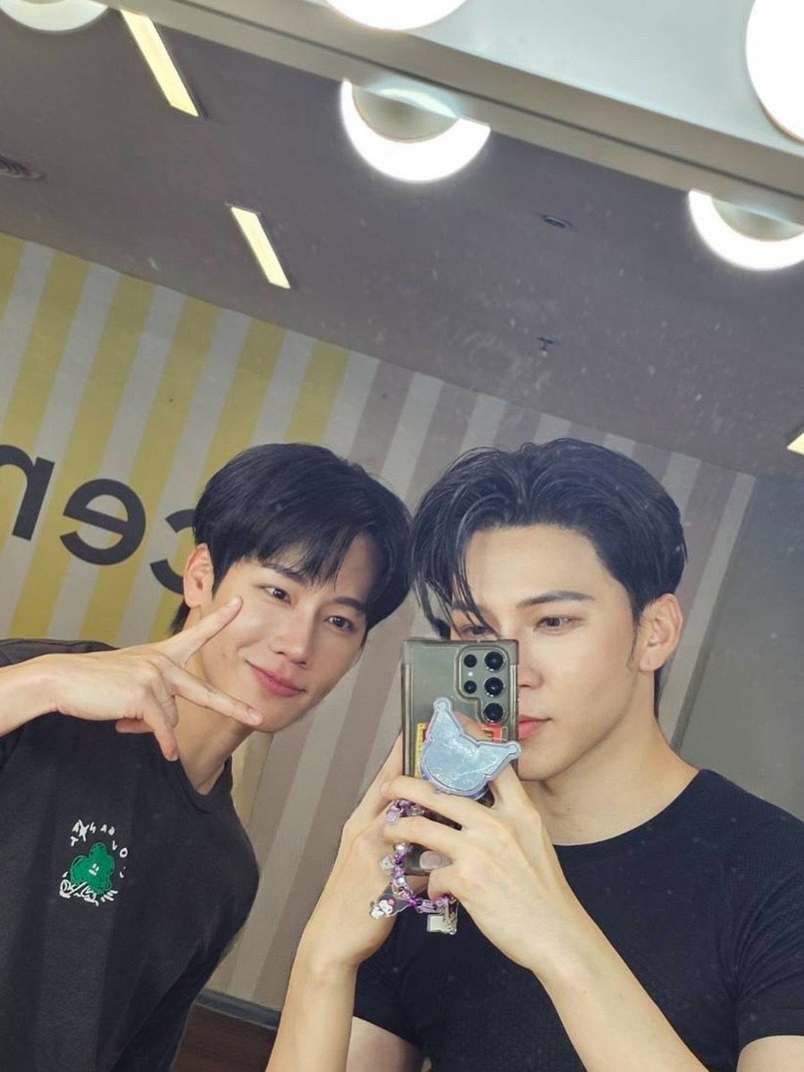 myywor's tweet photo. น้องพี่                                          ที่รัก https://t.co/0WJ75A7dYj