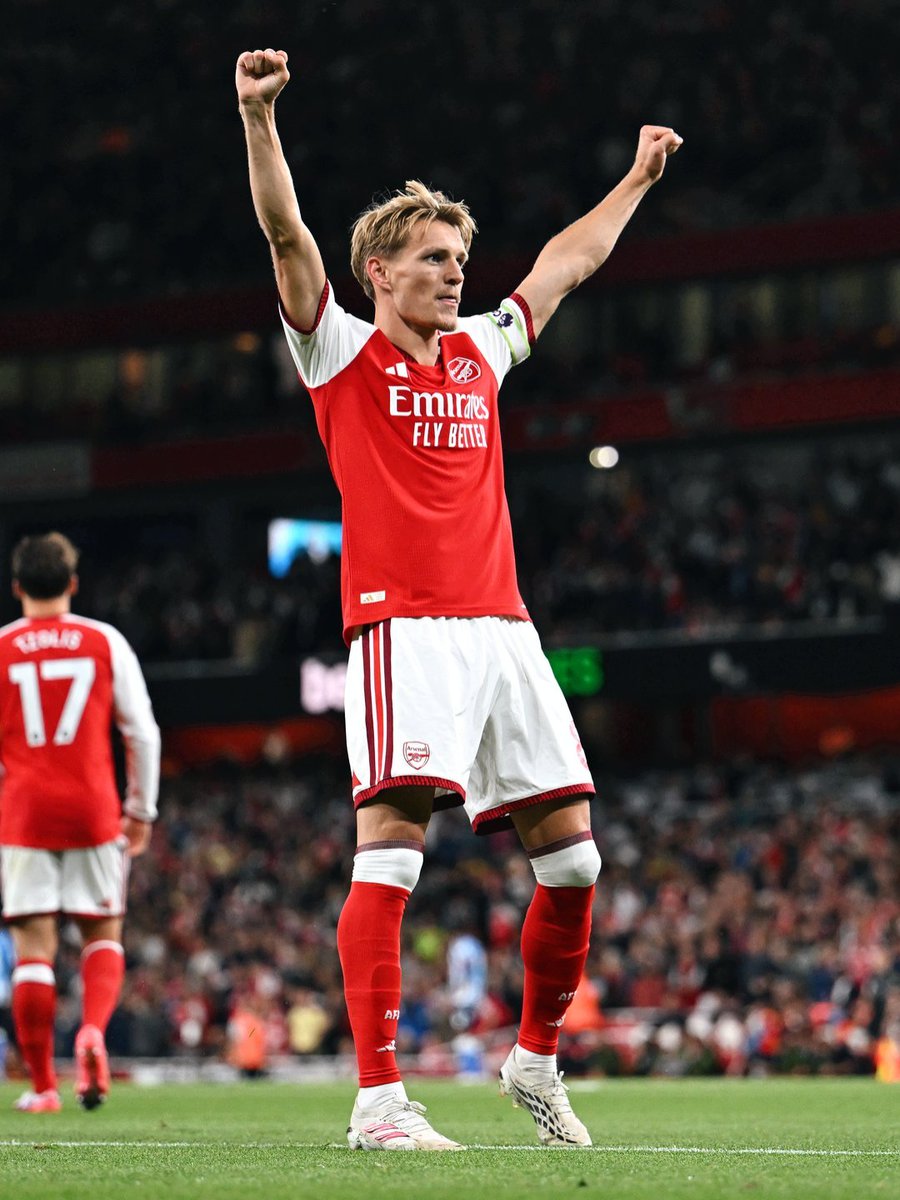 AFCTekkers's tweet photo. Day 139 as Premier League Champions🏆 https://t.co/bLcEQkU0oR