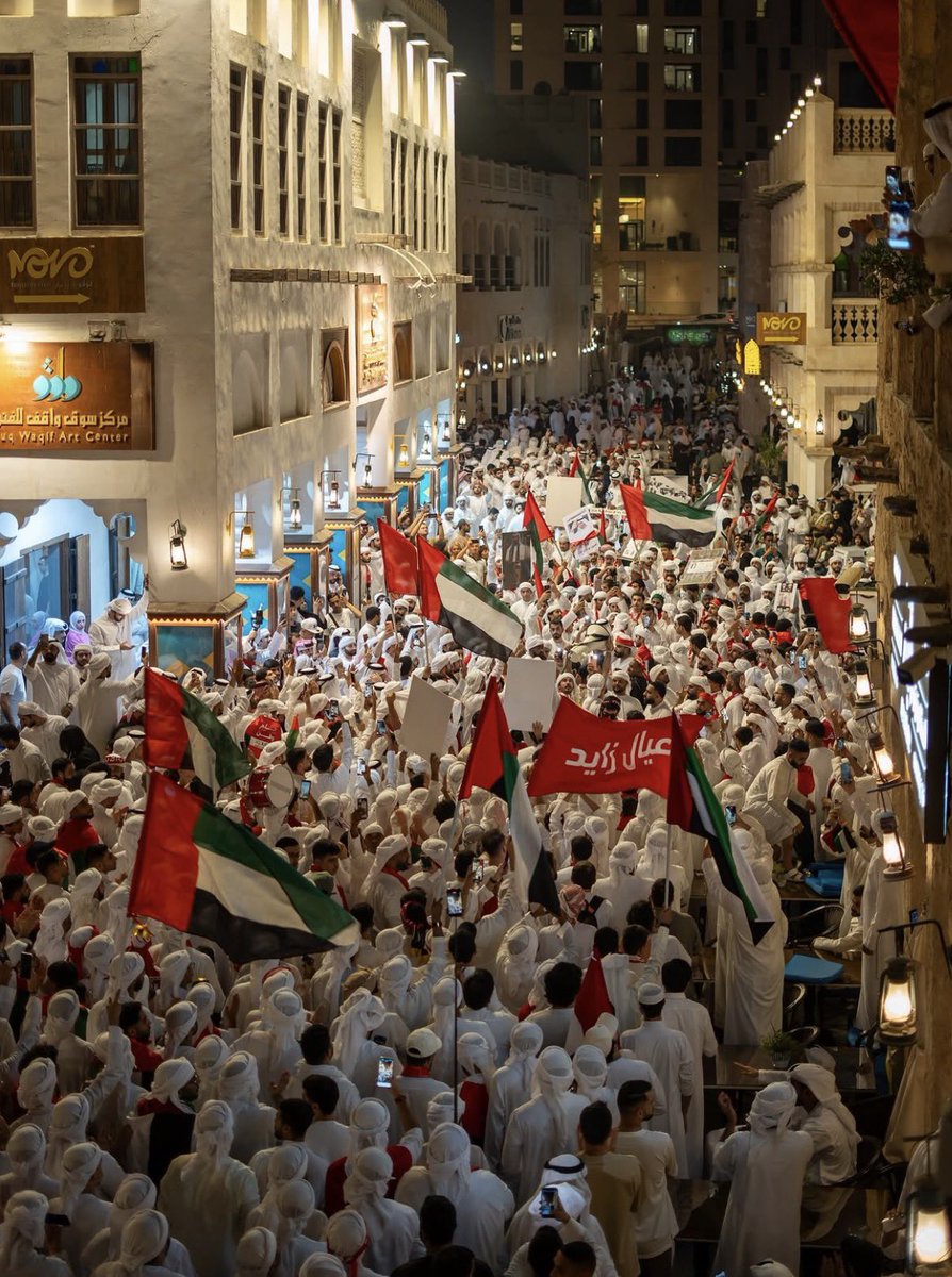 bodhabia9's tweet photo. من اجل هذا الشعب المساند لكم بكل الظروف من اجل بوخالد قدمو كل مالديكم احيوو ليلتنا من اجل حلم وطن 🇦🇪🇦🇪🇦🇪
اللهم اجعلها فرحة عظيمه 🙏🏼🙏🏼
#uae_day https://t.co/BVM4ucLYfG
