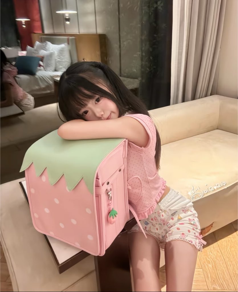 robin93to9's tweet photo. 第一次玩推  

为什么非要加微信啊？  

加qq不可以吗   加的留言2 https://t.co/gEIz9EWVsa