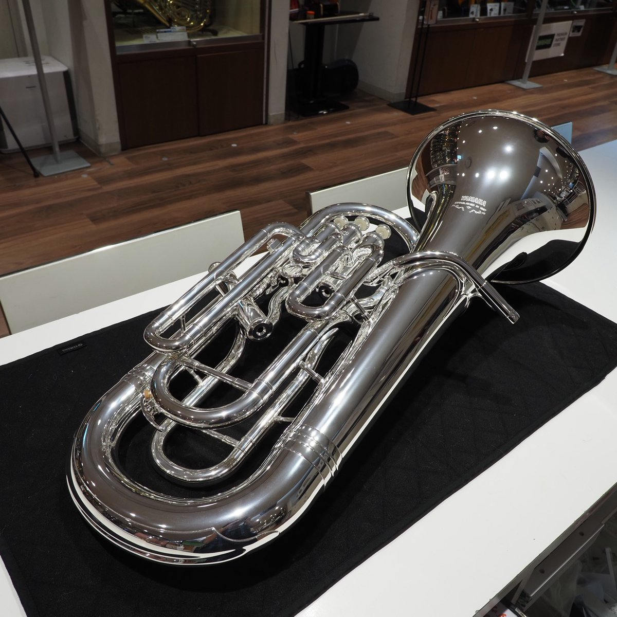shima_shinjuku's tweet photo. 【入荷情報】
#YAMAHA の #ユーフォニアム #YEP621S が入荷しました！！ #響けユーフォニアム の田中あすか先輩と黒江真由ちゃん使用モデル✨
ユーフォらしい柔らかい音は、銀メッキがオススメ！
1本のみの入荷なので早い者勝ちです💨
#anime_eupho #ユーフォ最終楽章 #吹奏楽 https://t.co/MwCil8OpdE
