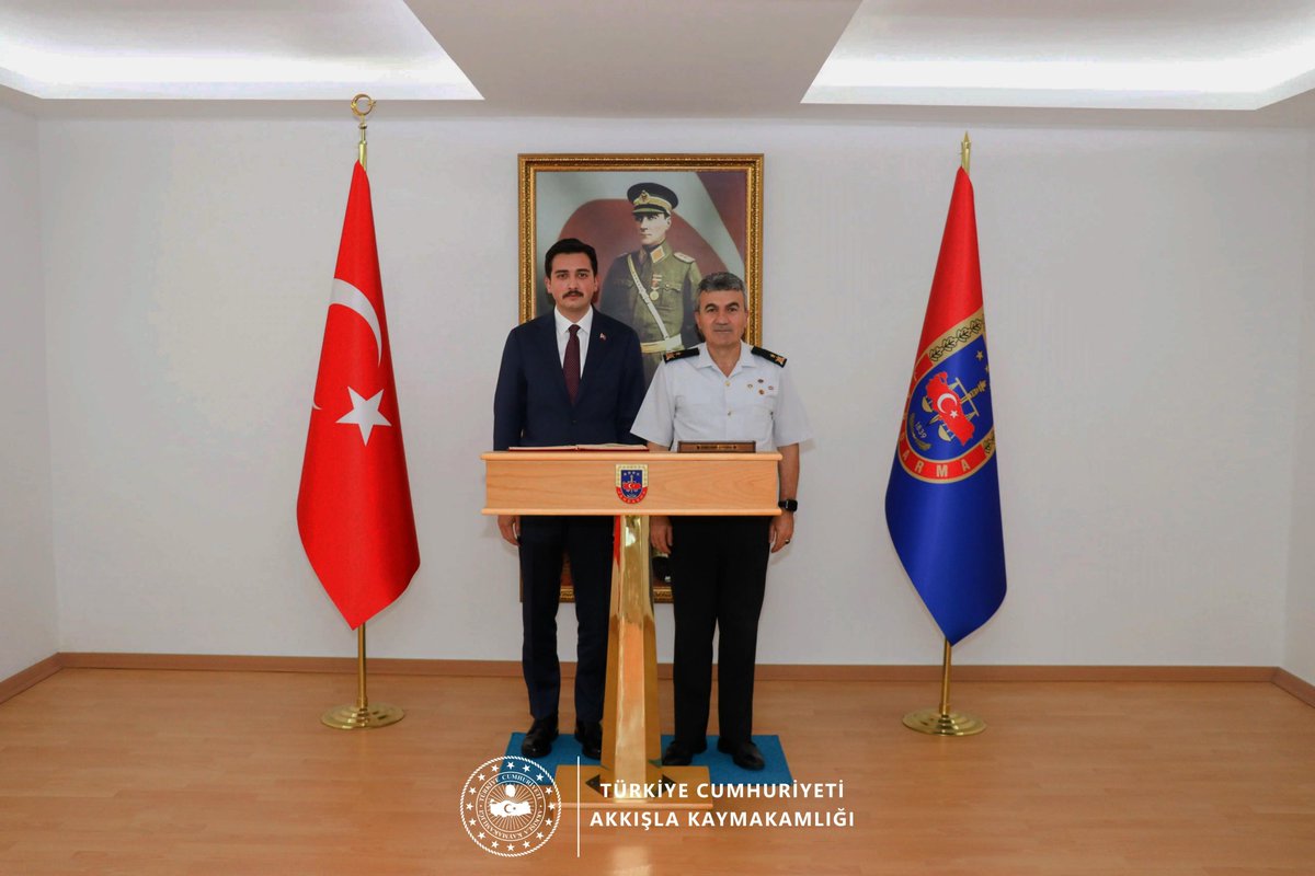 TC_akkisla's tweet photo. 📍 Kayseri İl Jandarma Komutanlığı

İlçe Kaymakamımız Sayın Yavuz Selim GÜNDAY, Kayseri İl Jandarma Komutanı Sayın Tuğgeneral Bilgihan YEŞİLYURT’u makamında ziyaret etti.

@gokmen_cicek_ 
@kayserivaliligi https://t.co/e4QHBMPSxF
