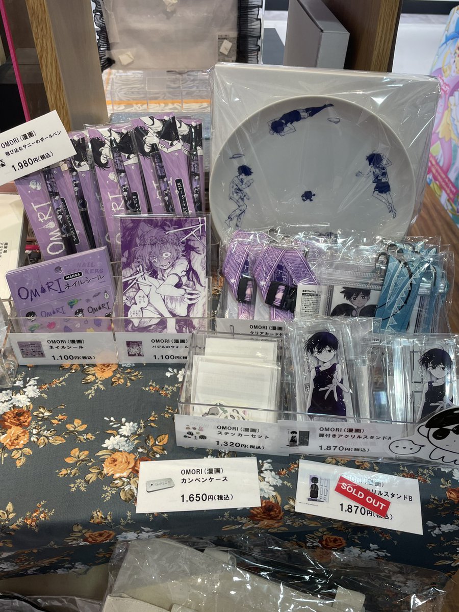 nsi_staff's tweet photo. 『#OMORI(漫画)』
camosラインナップから一部グッズを期間限定で店頭販売中💡

🗺️池袋P'PARCO 3F
【#報知エンターテインメントマーケット】
📅～2026年10月末まで

商品の数に限りがございます💦
ぜひ店頭にてお待ちしております♪" https://t.co/mZIPtZEQB3