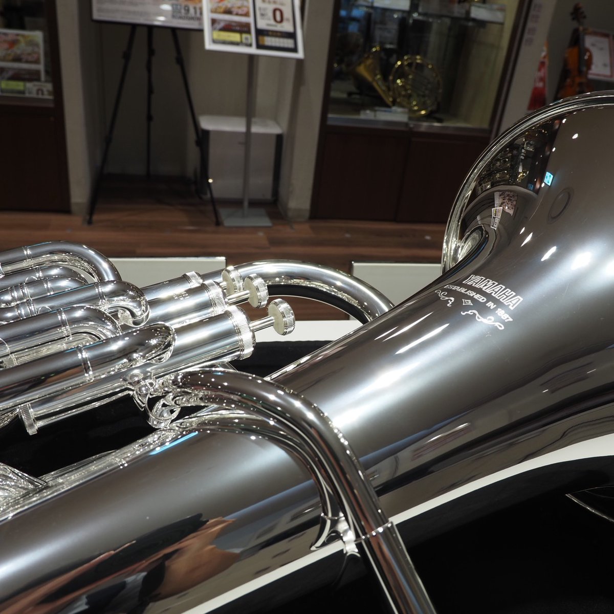 shima_shinjuku's tweet photo. 【入荷情報】
#YAMAHA の #ユーフォニアム #YEP621S が入荷しました！！ #響けユーフォニアム の田中あすか先輩と黒江真由ちゃん使用モデル✨
ユーフォらしい柔らかい音は、銀メッキがオススメ！
1本のみの入荷なので早い者勝ちです💨
#anime_eupho #ユーフォ最終楽章 #吹奏楽 https://t.co/MwCil8OpdE