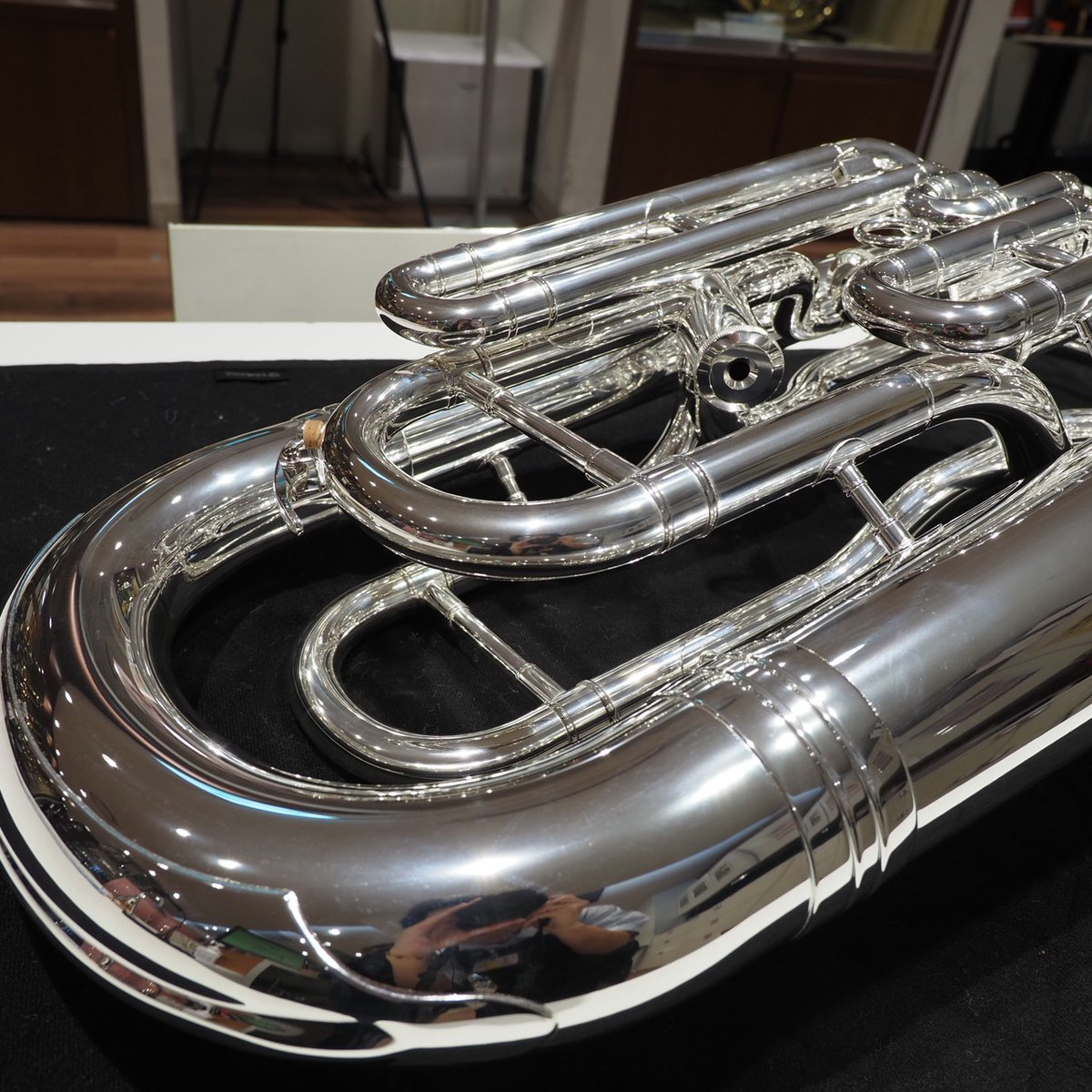 shima_shinjuku's tweet photo. 【入荷情報】
#YAMAHA の #ユーフォニアム #YEP621S が入荷しました！！ #響けユーフォニアム の田中あすか先輩と黒江真由ちゃん使用モデル✨
ユーフォらしい柔らかい音は、銀メッキがオススメ！
1本のみの入荷なので早い者勝ちです💨
#anime_eupho #ユーフォ最終楽章 #吹奏楽 https://t.co/MwCil8OpdE
