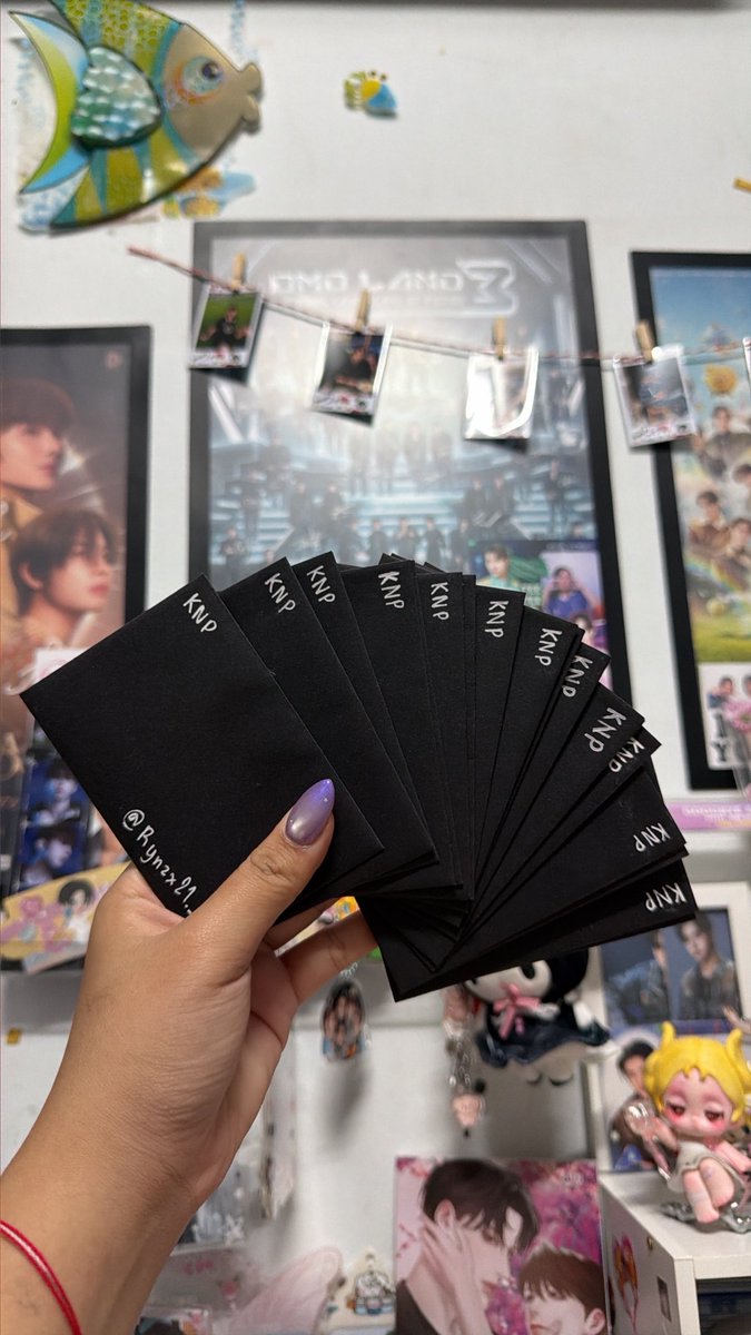 Rynzx21_'s tweet photo. 𝓅𝘭𝘴 𝘬𝘪𝘯𝘥𝘭𝘺 𝘳𝘵 &amp; 𝘴𝘩𝘰𝘸 𝘵𝘩𝘪𝘴 𝘵𝘸𝘦𝘦𝘵 ! ⋆˚꩜｡

Date : 10 October 2026
Time : tba
📍: Central Korat

Dexx 30ea.
KengNamping 20ea.
เฟรมการ์ด 11ea.

อย่าลืมมารับกันน้าาา .☘︎ ݁˖

#DEXXth #Dexx 
#KengNampingㅤㅤㅤㅤ 
#CATEXPOP
#CATEXPOP2026
#CATEXPOPKORAT https://t.co/fkFnGgWaUv