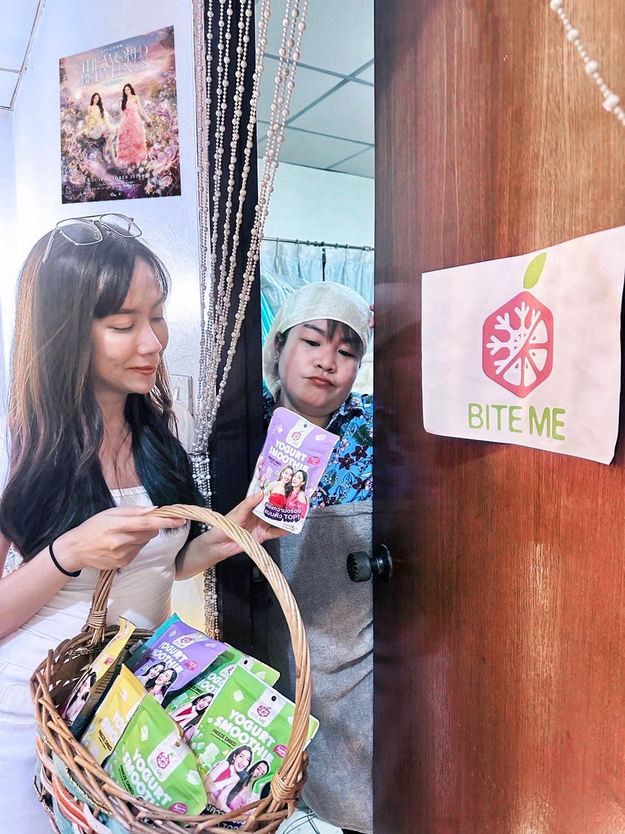 KaaNhomKeng's tweet photo. @BiteMeClub_TH Bite me make you happy ka😋
I love Bite Me
I love Bite Me
I love Bite Me
#BiteMe
#เคี้ยวอร่อยคู่ตัวTOP
#โยเกิร์ตสมูทตี้กรอบ
#BiteMeXLingOrm https://t.co/lgbVM767V6
