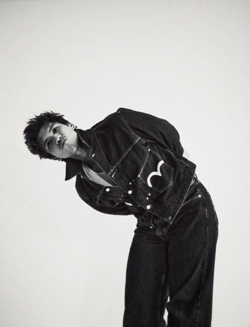 eyzi_02's tweet photo. happy birthday to our raphstar! 🤘🏻🖤 @raphridao https://t.co/LfdEyd3fvg