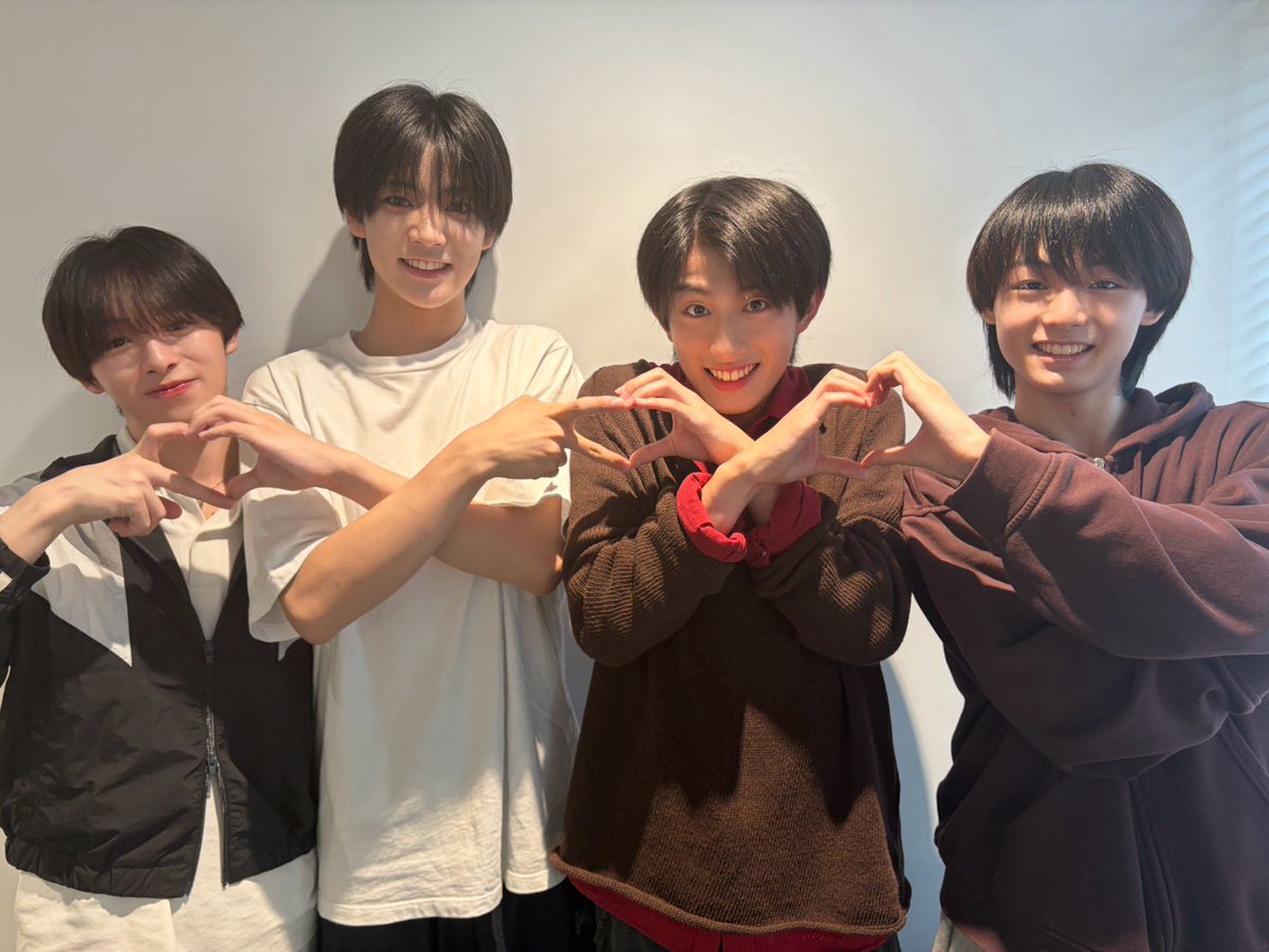 iiondo_official's tweet photo. /／ 
＋KIRARI 「ひだまりん家」での��配信ありがとうございました☀️
 \＼  

本日は畑駿平・大野遥斗・さらに三村航輝・三戸琳仁も参加して元気もりもりでお送りしました🔥

 +KIRARI内にはアーカイブも残っているので見逃した方はぜひご覧ください！  
次回の配信もお楽しみに🌡️ 

 ひだまりん家入会はこちらから🏠！ 🔗https://t.co/8xPzn596eC 

#iiONDO 
#HiDAMARi 
#EBiDAN