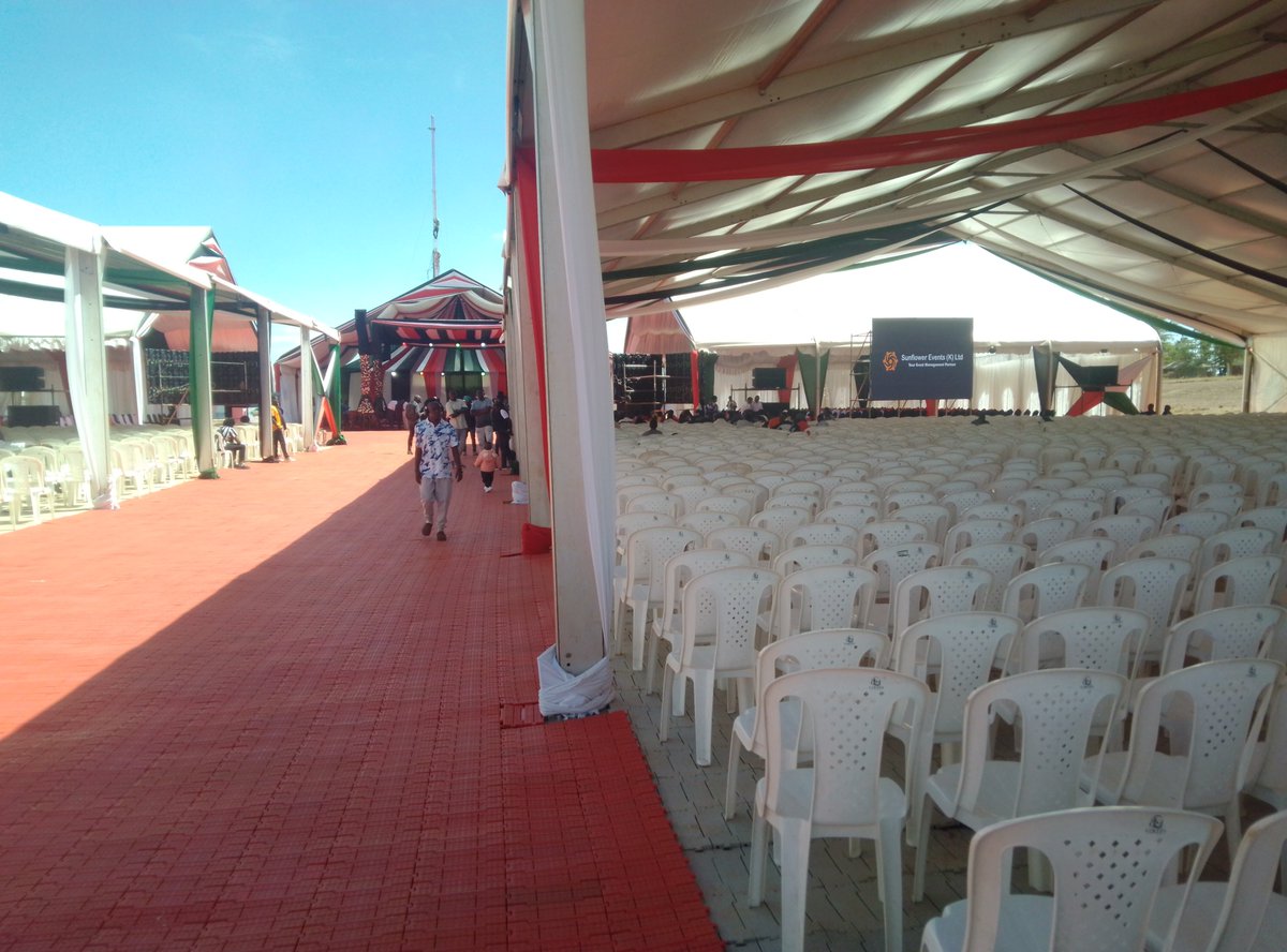 Morwaru's tweet photo. Ruto mi nimeshindwa kukutetea Sasaππ
Gathering innocent hustling youths for RPL graduation only for the event to be postponed for the third time ππ
No water no lunch no compensation justπππΆπΆ
#RPLSuccess #GoKdelivers #NYOTA https://t.co/yeNYSpfbc9