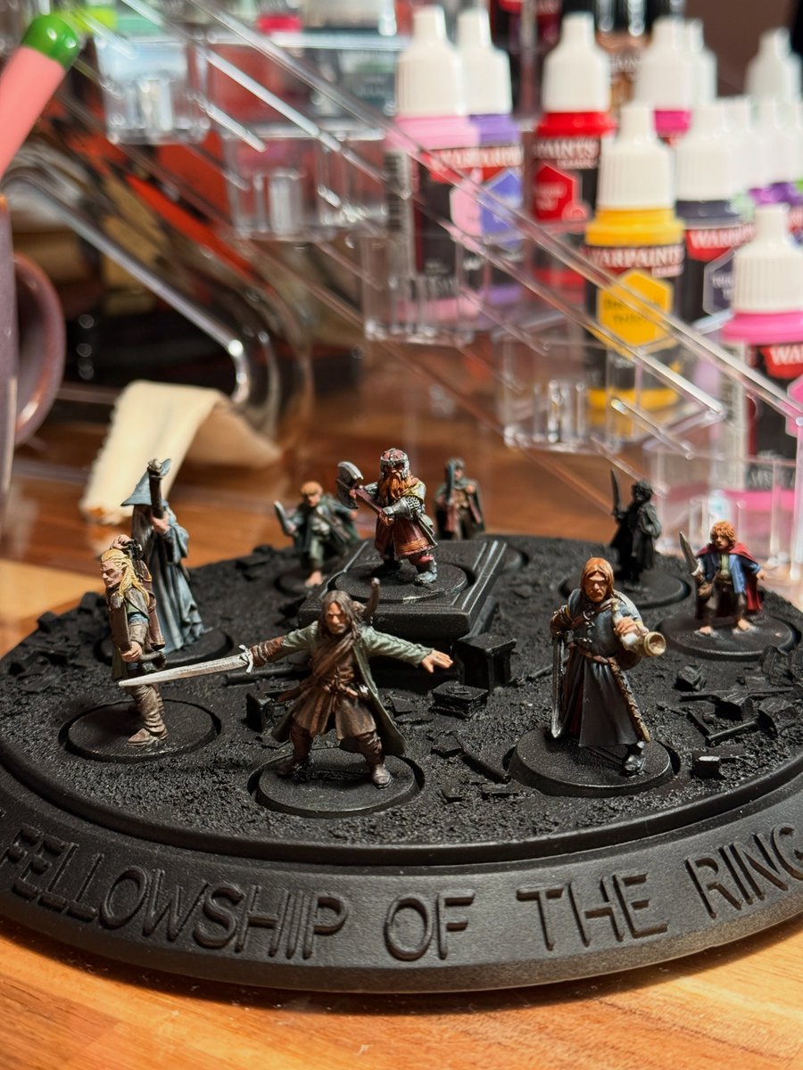 Power_midget's tweet photo. Swipe for progress on my LoTR Warhammer figures! I have been enjoying this project soo much! (Please be nice they are my first minis 😅 https://t.co/3Tud2fjnY2