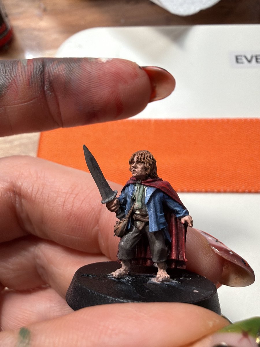 Power_midget's tweet photo. Swipe for progress on my LoTR Warhammer figures! I have been enjoying this project soo much! (Please be nice they are my first minis 😅 https://t.co/3Tud2fjnY2