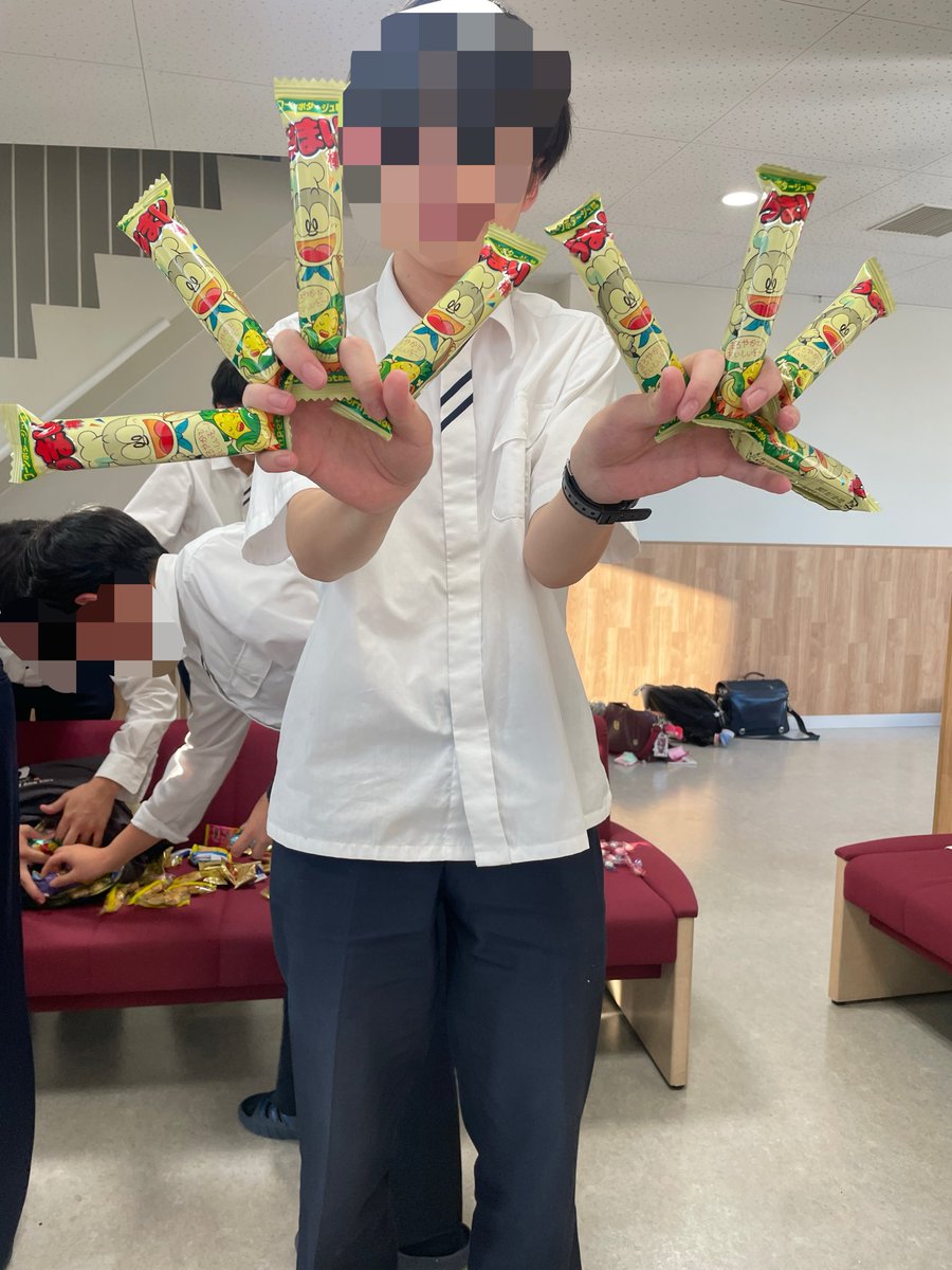 shujitsu_drama's tweet photo. この時期には頻繁にうまい棒コンソメ味を堪能するウルヴァリンなんかも出現します。

えんしゅつ https://t.co/gjo5KcyupQ