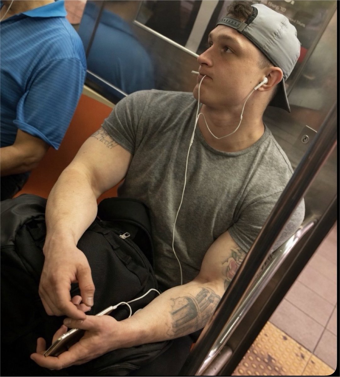 kelvinxfqn's tweet photo. Reason #9,999 why I still choose public transport: I get to see cute guys like this. 😭 https://t.co/2eEB5O15Be