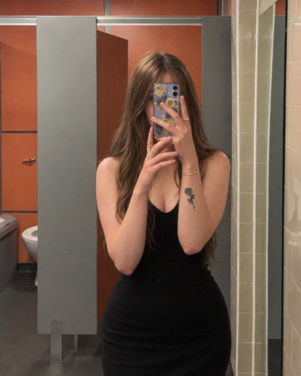Coolascatss's tweet photo. hii howdy hiii 

☾ cat
☽ 25
☾ she/her
☽ reader, writer, BSc graduate, nature nerd, weird and whimsical

Fantasy has my heartttt

⋆⁺₊⋆ ⋆⁺₊⋆

never anything explicit but still 🔞

dm’s open:)

wanna make friendssss

#booktwt #hockeytwt #moothunt〃・ #anytwt https://t.co/FCy0SBjZT3