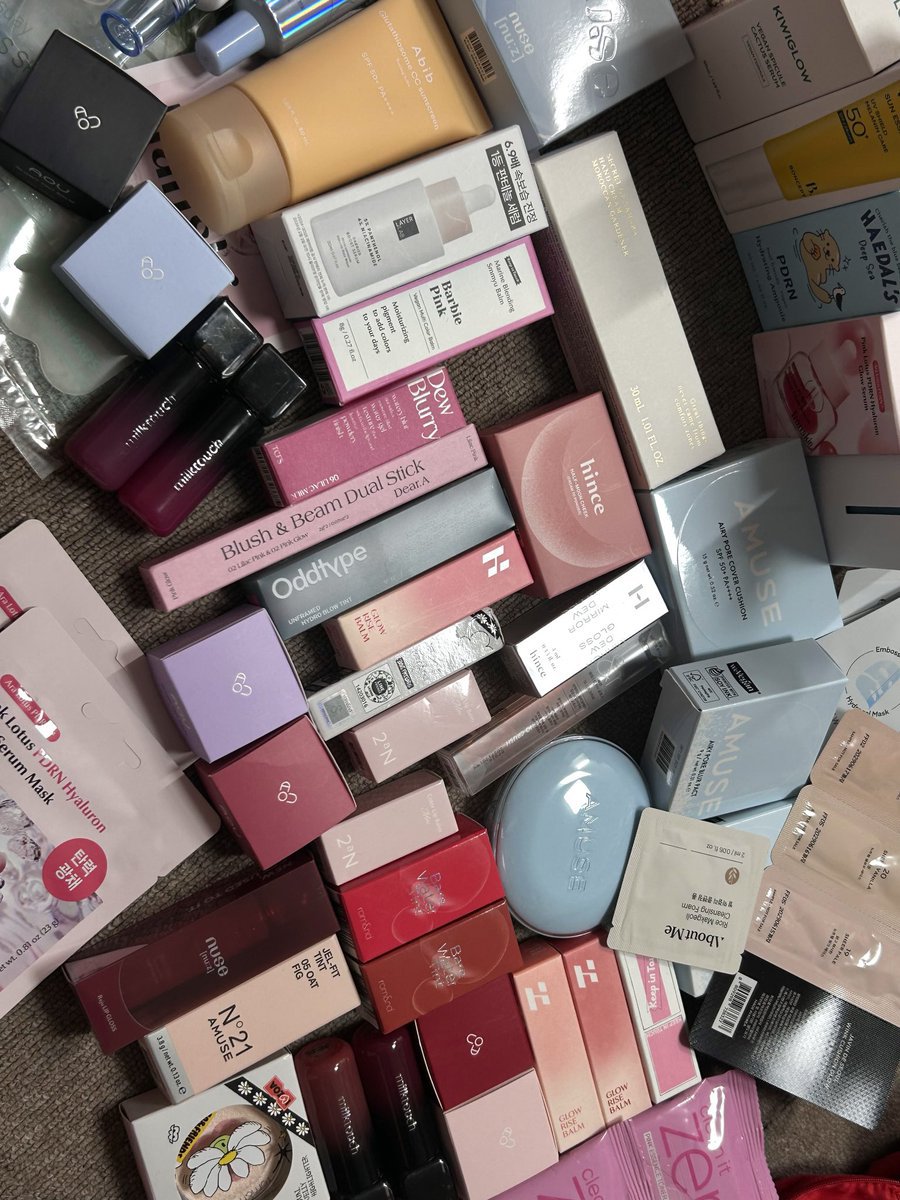 iguanalf's tweet photo. 약속했던 5천팔 기념 이벤트💝
색조박스 2분(쿨/웜), 기초박스 1분! 총 3분 추첨합니다✨

참여방법 #RT이벤트
팔로우 + 본 게시글 RT + 인용으로 원하는 박스 적기!

평소 잘 쓰던 제품부터 샘플까지 알차게 꽉꽉 채워드릴게요🫶 https://t.co/VjJFAXv2Dt