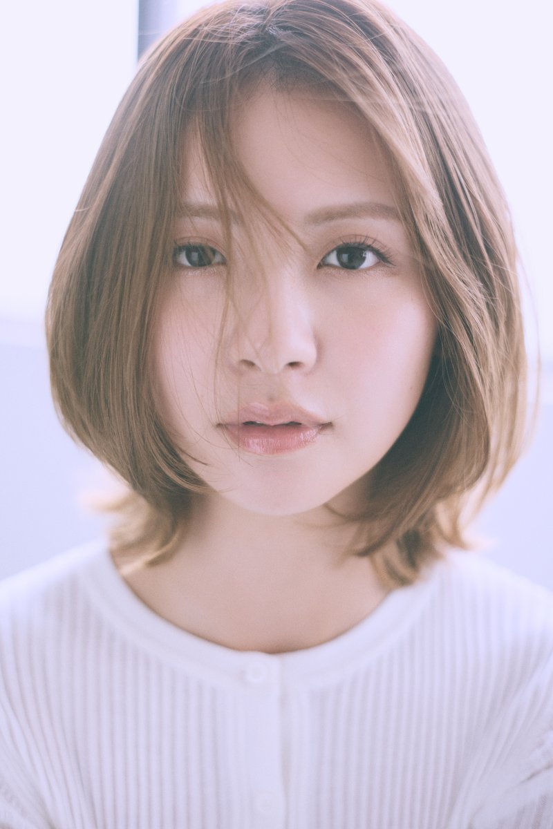 Miller_vs_'s tweet photo. ふわっと、軽く。
でも、ちゃんと束感。🤍
毛先にMiller.をなじませて、
自然な動きと立体感を。
つくり込みすぎない、
今っぽいエアリースタイル。
Miller. リペアグロウバーム
#Miller #ミラーバーム #リペアグロウバーム #束感 #ショートボブ https://t.co/CqIhDIvlEm