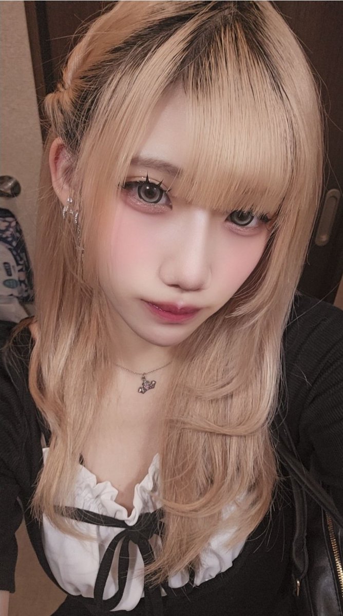 kokona__4030's tweet photo. 明日は髪巻く

 #自撮り界隈  #いいね返し https://t.co/gMIZx5Swoi