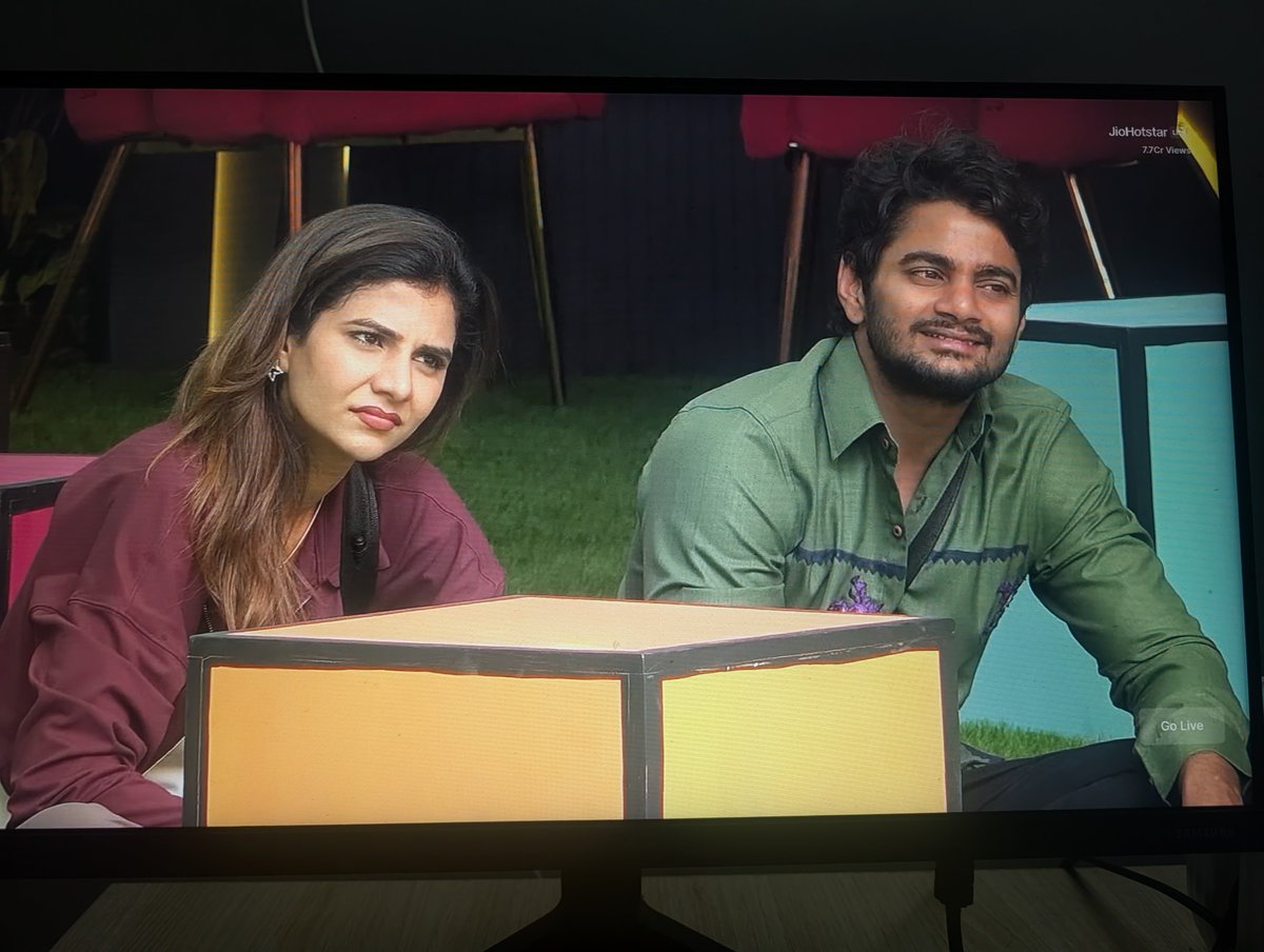 namburi78791's tweet photo. #BiggBossTelugu10 

#Rohit and #Apoorva decoding #Trigun game .

Front foot?

Mocking 
Backkbitching 
Foul language 
Disgusting behaviour 
Manipulation ⭐.

😂 😂 https://t.co/5H1xQKlJPN