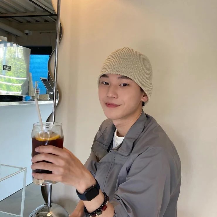 dominiminiinouu's tweet photo. 비니 쓴 김도민 https://t.co/TSt4jiHzqS