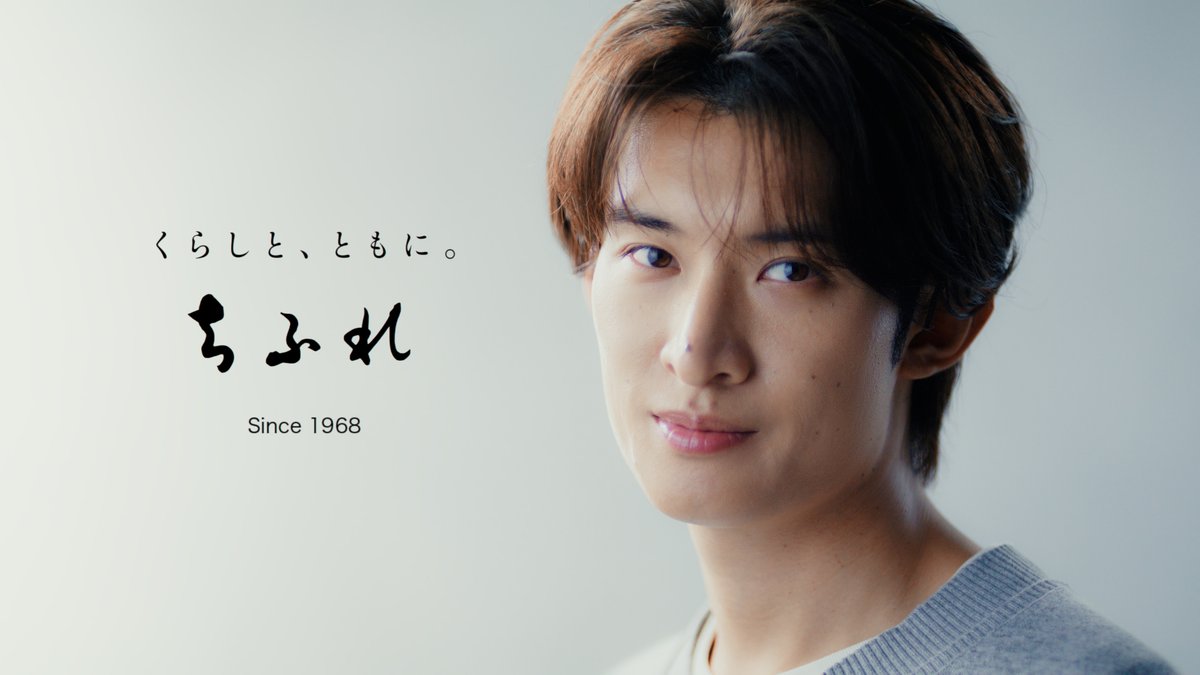 oricon's tweet photo. Snow Man向井康二、岩本照と
プレゼントの“贈り合い”で心うるおす🧡💛
⠀
「自分は壁があった方が頑張れる」
入所20周年…今後の抱負は「初心を忘れずに」
⠀
🎥CMメイキング＆撮影後インタビュー
https://t.co/VYBAVT4JOU
⠀
ちふれ新WebCM、10/7(水)公開 https://t.co/wfvcWyg3kB