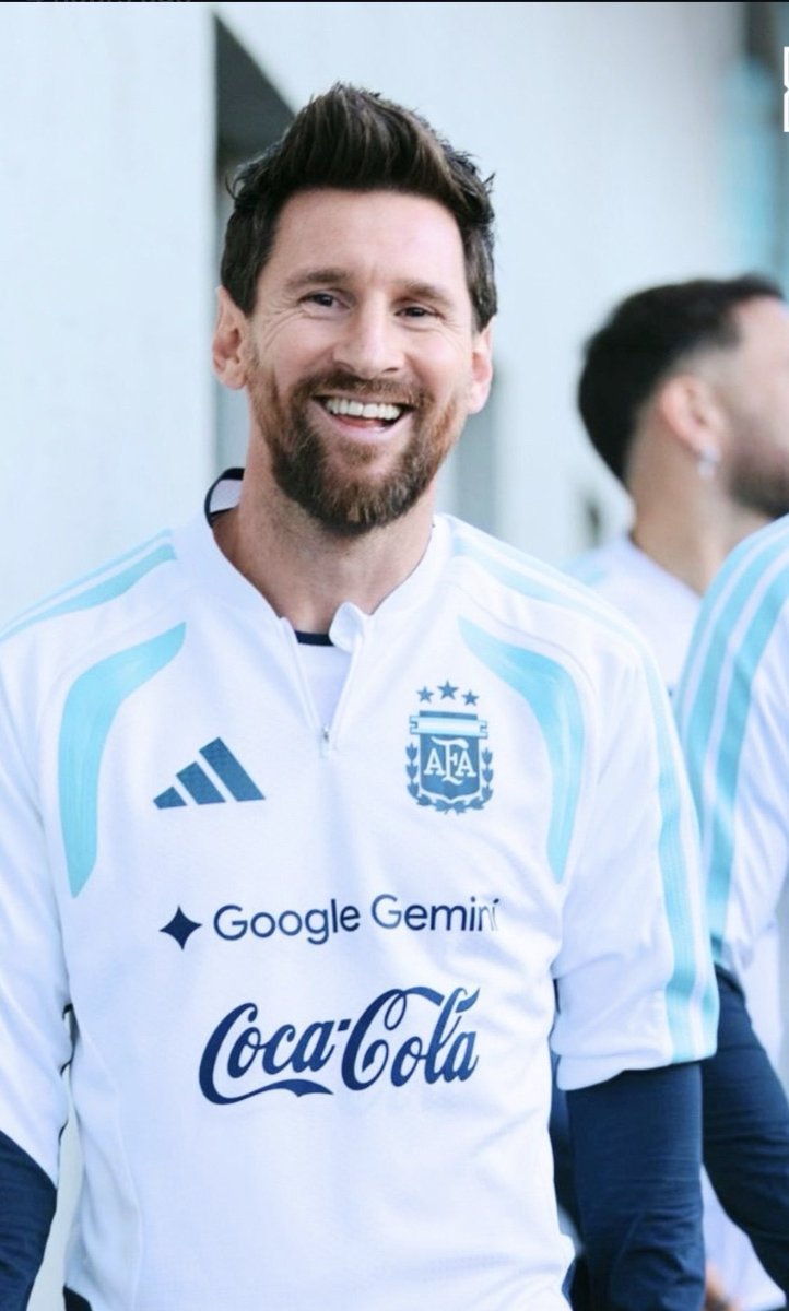 Tellz_bt's tweet photo. The Goat of football calls it a wrap today. Thanks for all you've done Capitano! #messi #Goat #Forever https://t.co/sew0EOqJ3h