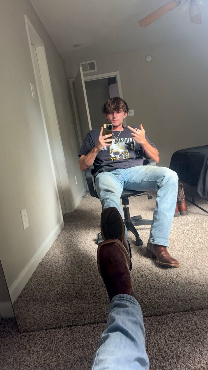DavidSimon99485's tweet photo. woke up perfect again due to my internal strength 😈🤑
#findomdrains
#findomalpha
#cashgod https://t.co/XuMimHBbqd