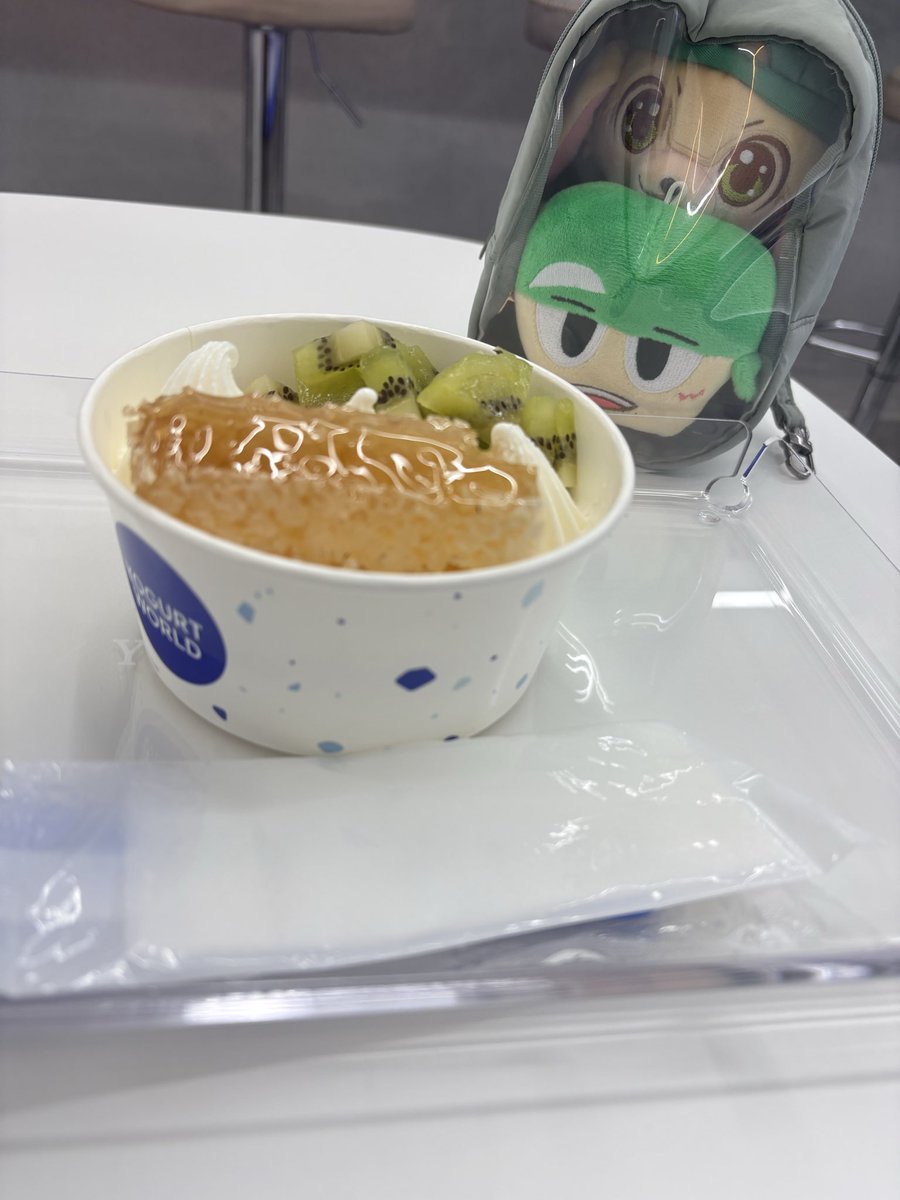 kysXHtOzcox0sQ7's tweet photo. せっかく大阪まで出てきたので、行ってきました!!ようやく行けた笑
ヨーグルトアイスの方は多分店は違うけど、蜂の巣食べれたので満足笑
#WESTube
#楊國福
#麻辣湯
#ヨーグルトアイス https://t.co/4HoBAfdt5U