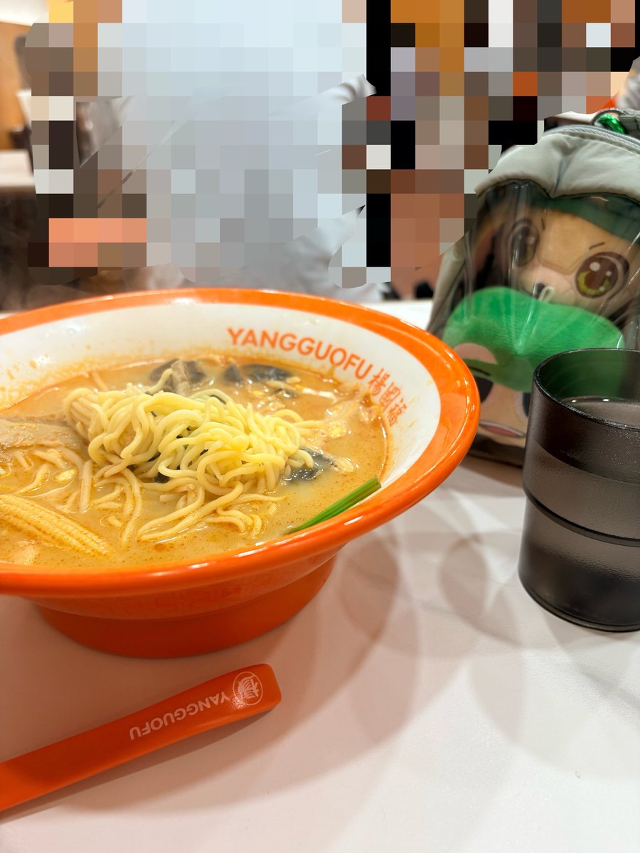 kysXHtOzcox0sQ7's tweet photo. せっかく大阪まで出てきたので、行ってきました!!ようやく行けた笑
ヨーグルトアイスの方は多分店は違うけど、蜂の巣食べれたので満足笑
#WESTube
#楊國福
#麻辣湯
#ヨーグルトアイス https://t.co/4HoBAfdt5U