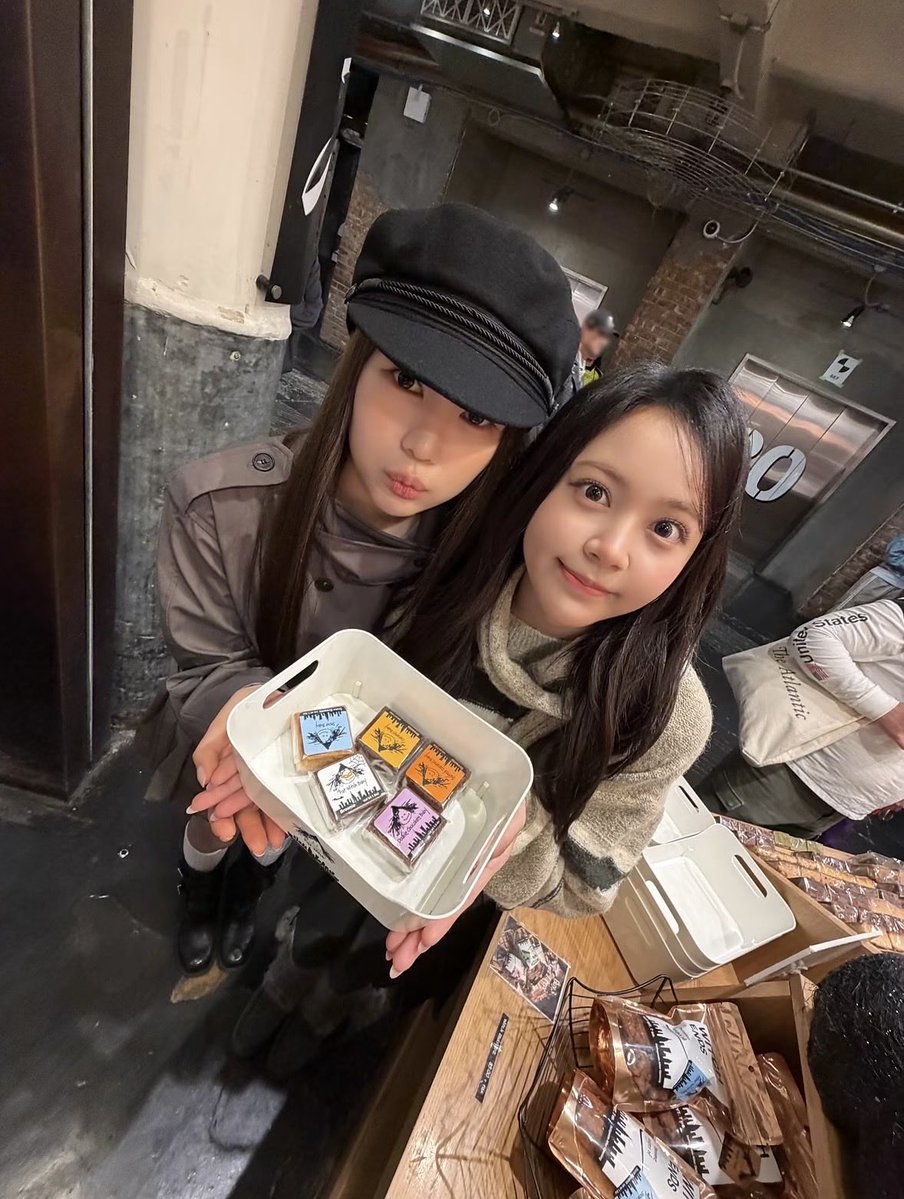 ye0_419's tweet photo. 르멘이 이 사진들 너무 어른여자같음…..🥹💗 https://t.co/liZ1TqnMqE