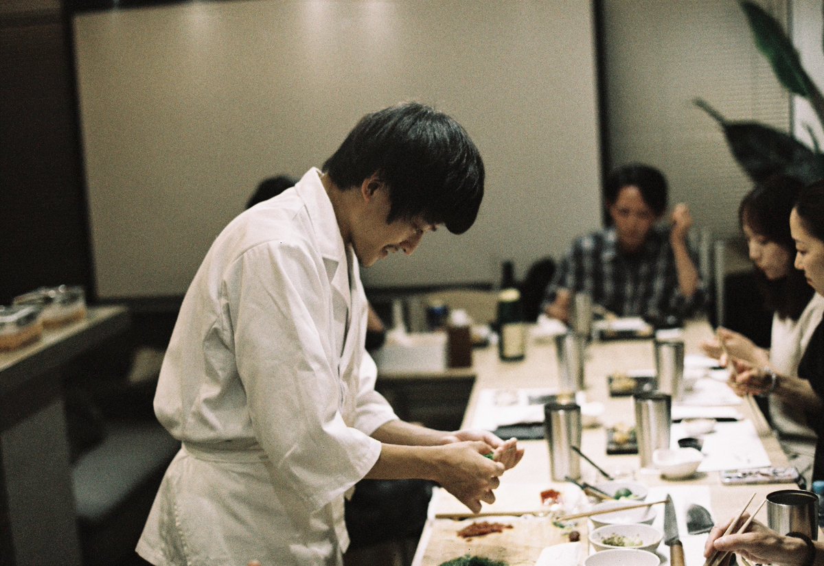 ryo_o83o's tweet photo. ジェームズでございましたっ！
弟は #鮨ふく山 の大将でした🍣

#ハリポタ舞台
舞台-87 ジェ-299 https://t.co/CmuqQaO3Sp