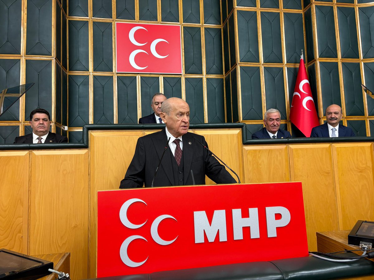 ayyildirim1's tweet photo. Türk siyasetinde darbeler devletin yüksek politika hafızasının daralmasına sebebiyet vermiş ancak Türk milletinin demokrasiye sadakati eskimemiş, bilakis daha da güçlenmiştir.

Liderimiz Sayın Devlet Bahçeli https://t.co/ZQAtI2h3t7