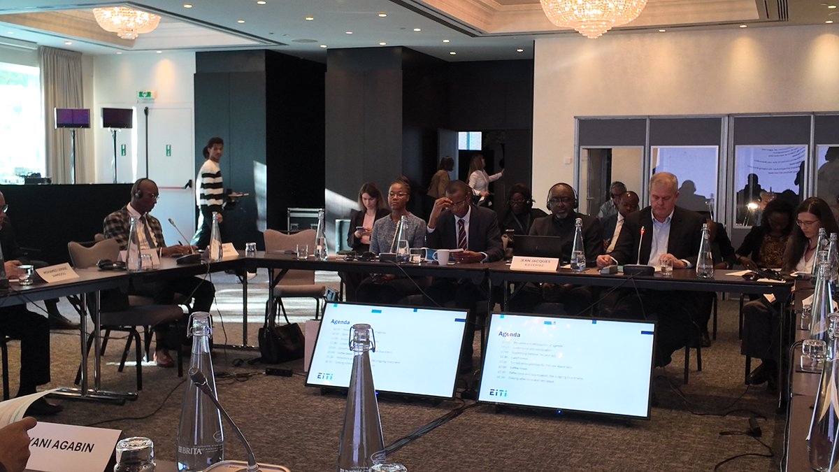 itierdc's tweet photo. 🇧🇪 Bruxelles | 5 octobre 2026 — La communauté de l’ITIE s’est réunie pour une réunion de gouvernance du collège des pays de mise en œuvre, présidée par @JJ_Kayembe, @itierdc. Les échanges ouvrent la voie à la Conférence mondiale des 8 et 9 octobre. #EITI2026 #ITIERDC https://t.co/4QxHxQdQm0
