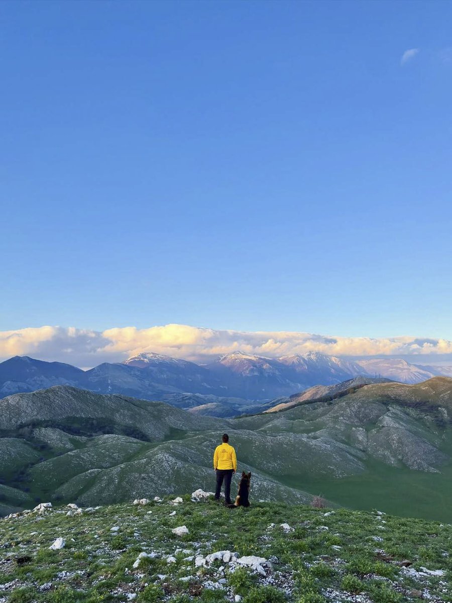 sentieripollino's tweet photo. I Piani di Masistro regalano uno degli scenari carsici più affascinanti del Parco del #Pollino. Tre grandi pianori dove, nel Piano di Mezzo, un laghetto stagionale offre riflessi incantati per quasi tutto l'anno. 
Altro 🔗 https://t.co/vmmQpSRDRY
Foto ©Antonio Di Paola https://t.co/xAzkNJEfH9