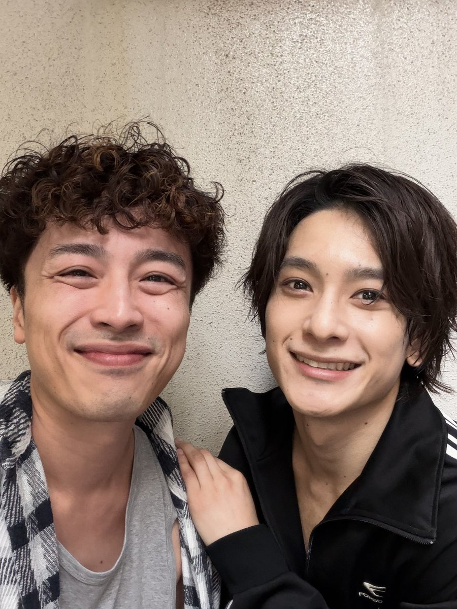 Shogo_Suzuki_'s tweet photo. #アンクロ 
観てきました。
"愛"を見ました。
溢れんばかりの、人と世界に対する愛を見せつけられました。
西田大輔という才能は世界に愛を伝えるためにあるんだなと。
皆さま、是非。
あ、約一時間後に出ますけど、とってつもなく、"愛"の詰まった時間でした。
最高。
#アンドレ
 しょーへーと西田さんと。