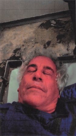 RT by @mikenov: . Jeffrey #Epstein (10 août 2019) — Principal accusé (financier, agent du #Mossad 🇮🇱, trafiquant sexuel, pédocriminel). Retrouvé pendu dans sa cellule à New York en attendant son procès.