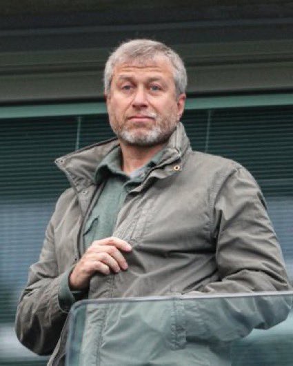 derocktoldme's tweet photo. 🚨🚨 𝗠𝗔𝗝𝗢𝗥 𝗕𝗥𝗘𝗔𝗞𝗜𝗡𝗚: Roman Abramovich is open to buy Manchester city as sources believes Sheikh Mansour will sell Manchester City if the appeal is rejected.

He claimed Manchester city has been his boyhood club and he will do anything to revive them back to their current form in the premier league if they happen to relegate.

He will bid with the money he made from selling Chelsea.

This is getting serious. Manchester City could have new owners next season. #MCFC