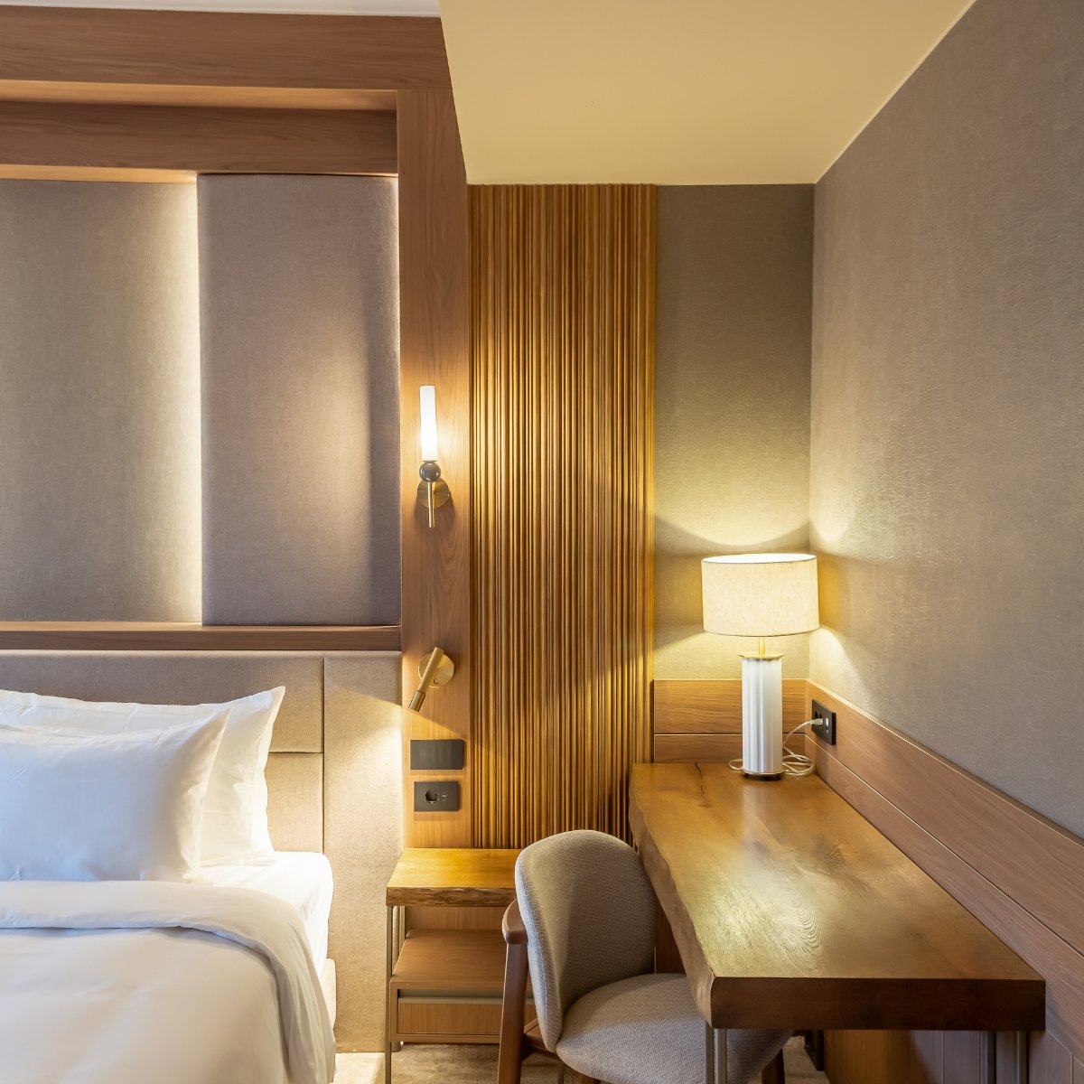 Muraspec's tweet photo. Radisson Blu Hotel Sinaia Cota 1400 blends alpine heritage with modern luxury. Muraspec Khotan P8499 &amp; Cordova P8440 add warmth and texture alongside natural wood and stone.

Design: ARTHITEK – Andu Marginean | Partner: Romvalex

#Muraspec #HospitalityDesign https://t.co/PxdyUjHX8h