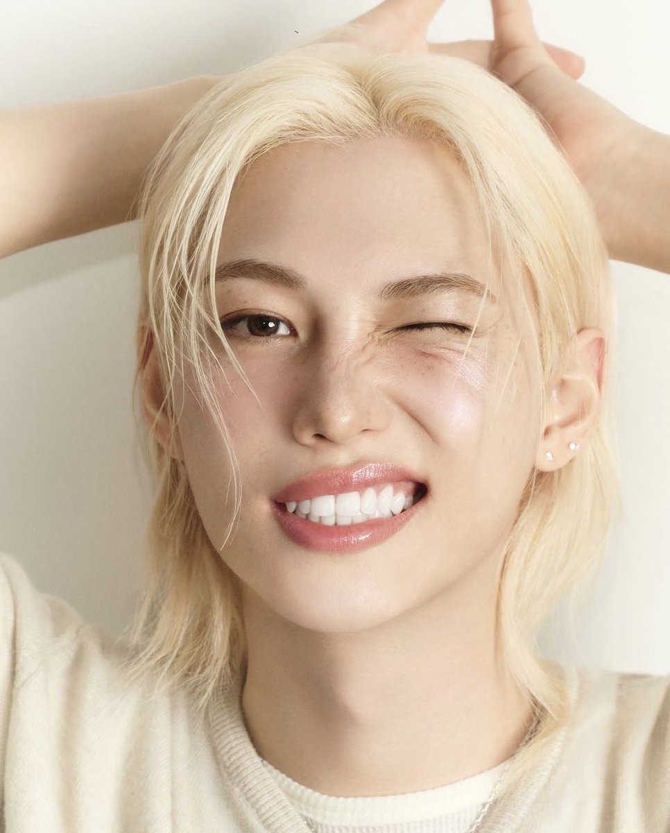 straykids_pt__'s tweet photo. 📸 Nova foto de Felix para Hera Beauty! ✨🫶
#HERA #ヘラ #ヘラ
#ReflectionSkinGlow @Stray_Kids #StrayKids #スキズ #스트레이키즈 #Felix #YouMakeStrayKidsStay https://t.co/7OLW5ZBYsL