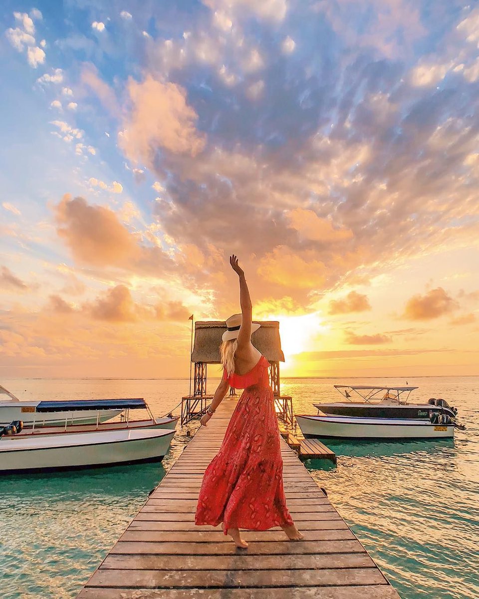 MauritiusGuide's tweet photo. Golden hour in Mauritius 😍 https://t.co/jev5Y0bpUw
