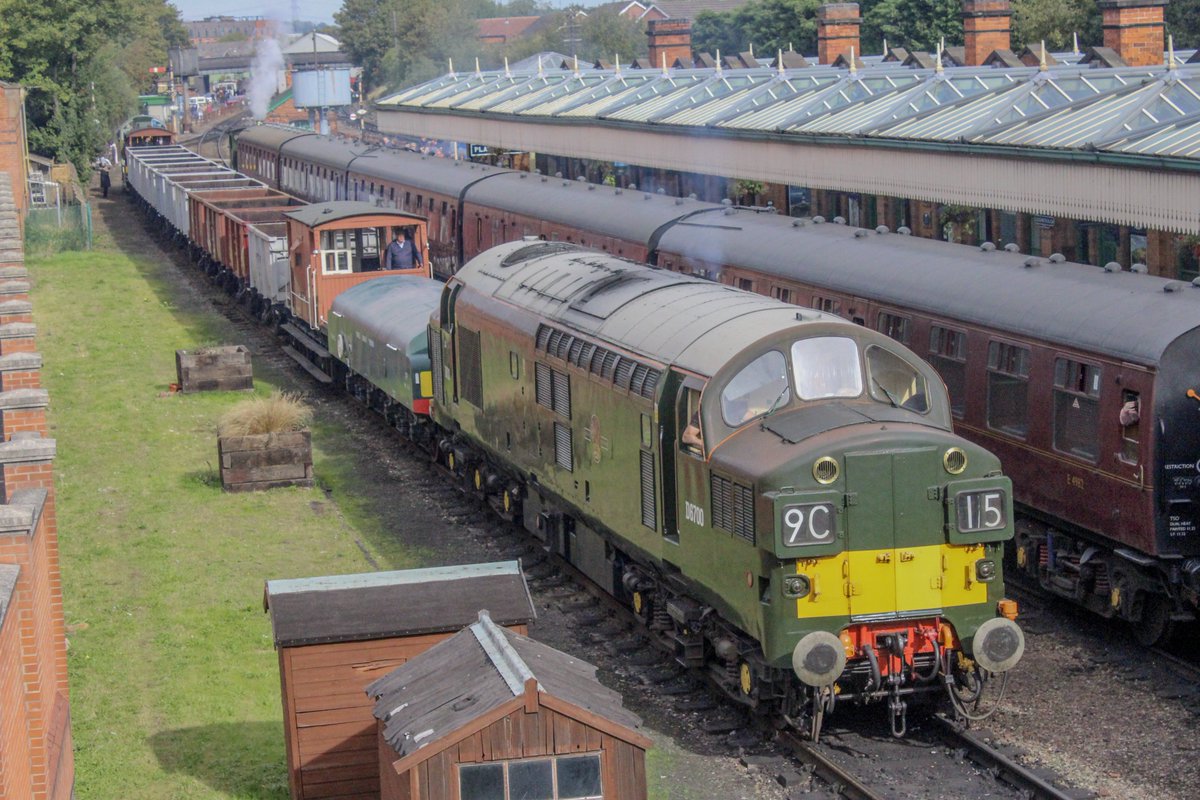 TomDearlove1's tweet photo. #TractorTuesday
Whilst at GCR Steam Gala, The Green machine D6700 came out to play and my word was sounding fabulous 🔥
MEGA TRACTION 🔥🔥🔥😍😍😍 https://t.co/CGJZaoBNHY