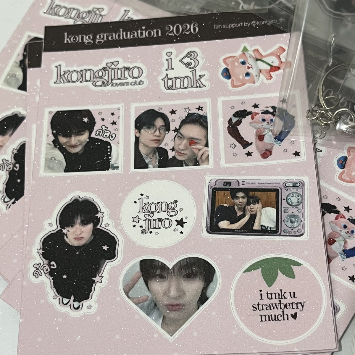 kongjiro_th's tweet photo. see you all soon!!! 

the pins are 20 pcs each design so there's like 60 pcs total lol https://t.co/5sKpFeLSEs