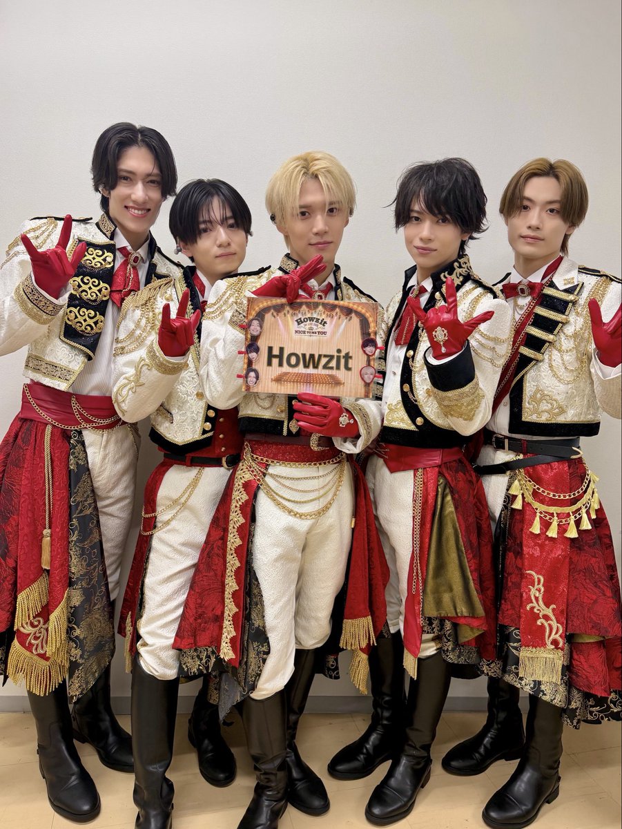 melon17water's tweet photo. 冷静に考えてずっとニートなのにアルバムとかシングルとか買うのやばすぎね？？
仕事してる時と同じ感覚で買っちゃダメなの忘れる、この前は生写真2セット買おうとしてた()
しかしアルバムシングルの欲しい欲えぐい

問題1
まずそもそも推しが多すぎる

問題2
仕事していない

問題3
推しが良すぎる https://t.co/uPyNbNIV4d