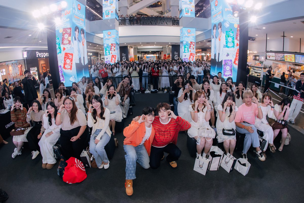minminth's tweet photo. 🧡รวมโมเมนต์สนุกๆในวันงาน MIN MIN x TeeteePor : The Frozen Candy Land มิน มิน เปิดโลกความเย็น สนุกเฟรชกับตี๋ตี๋ป๋อ
❄️ขอขอบคุณ คุณวาวา อีกครั้งที่ซัพพอร์ต ตี๋ตี๋-ป๋อ และกิจกรรมของแบรนด์มิน มิน ในครั้งนี้ค่ะ

#MINMINxTeeteePor #ตี๋ตี๋ป๋อ 
#ลูกอมมินมิน #มินมินหิมาลายา #มินมินฟินเฟรช https://t.co/mi7fzrIb7M
