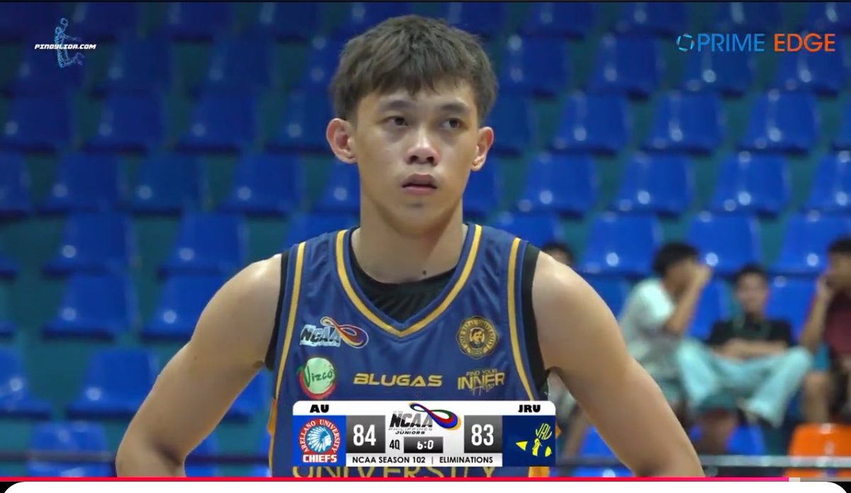 rndmsau's tweet photo. Awwwwe too soft for this talaga, bakit naiiyak din ako. Grabe trust ng JRU Coaches and Team mates kay Lugto 🥺. 

so proud of you 
#Airbungo17 💙💛 https://t.co/BIfbxOhSh0