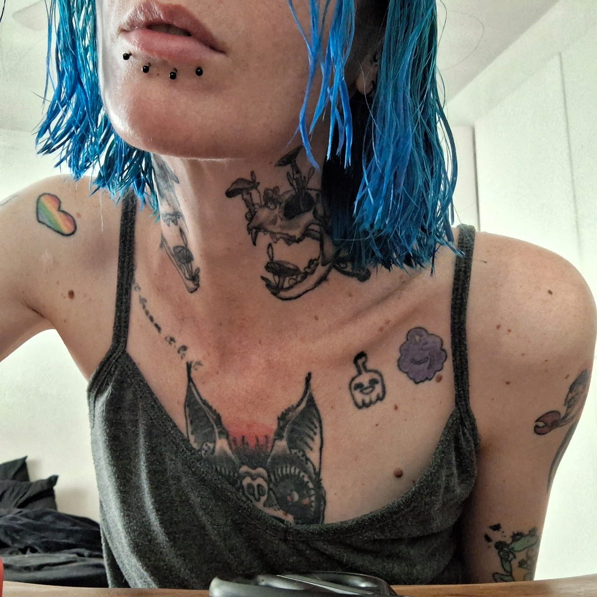 JustBlake777's tweet photo. @alicce_05 Blue hair and piercings club😌 https://t.co/0kfmMN1cbv