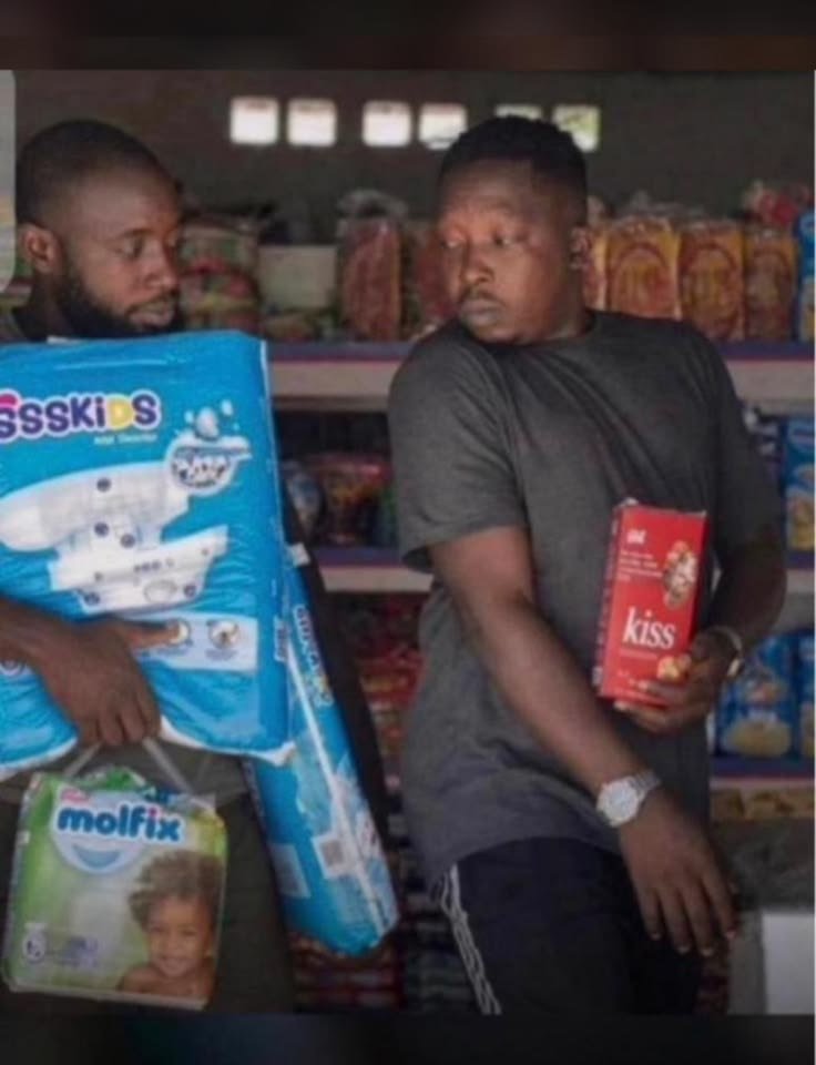 Arodatom23's tweet photo. Me in black shirt looking at unverified account having more views than verified 

😂😂😂 https://t.co/YI7tzR2DmG