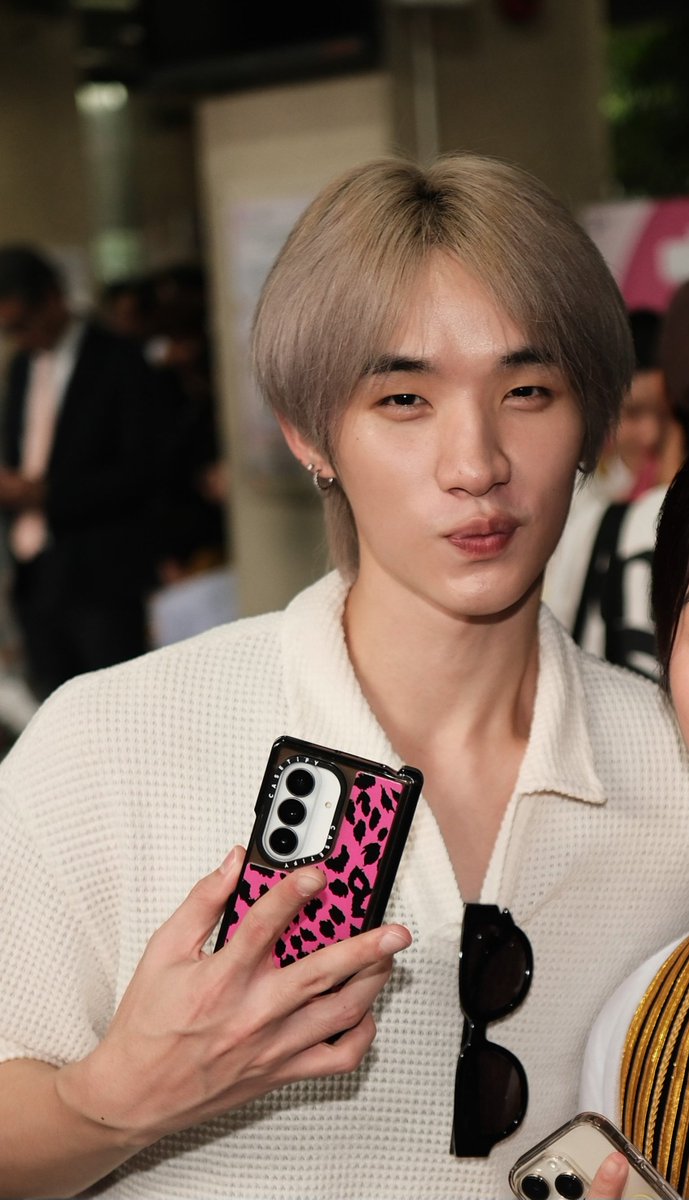 ltfgsixmar's tweet photo. ไถไอจีเจอโพสแนะนำเป็นรูปฮงกับบัณฑิต แต่ขอลงแค่ฮงนะคับ 

#hongshihoshi https://t.co/Eg8PbsDnpn